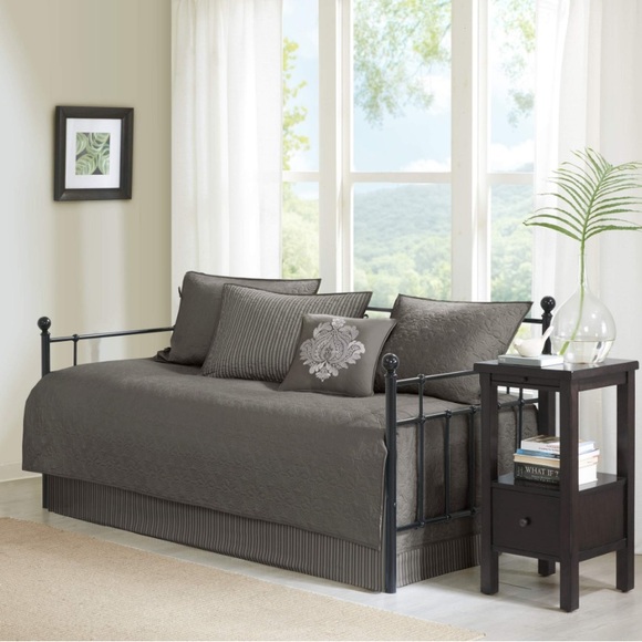 Madison Park Quebec Charcoal Reversible Daybed Set - Picture 5 of 5